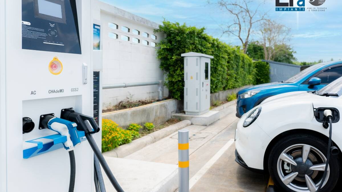 motori termici, colonnine di ricarica, stop nel 2035, auto elettriche, emissioni zero